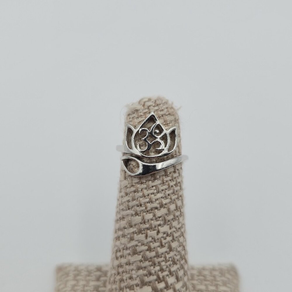 Size 3 Sterling Silver Lotus Flower Small Band Ring A4315
